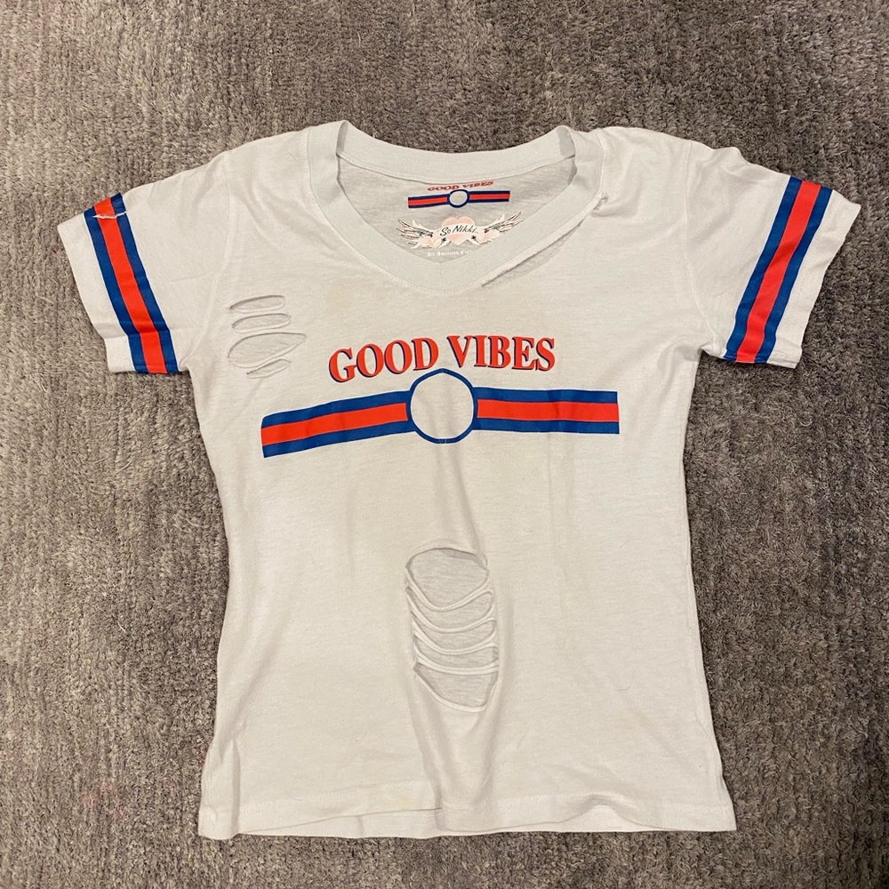 So Nikki ripped T shirt. Good vibes